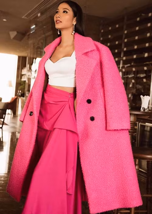 Đại diện Việt Nam trẻ trung, ngọt ngào.