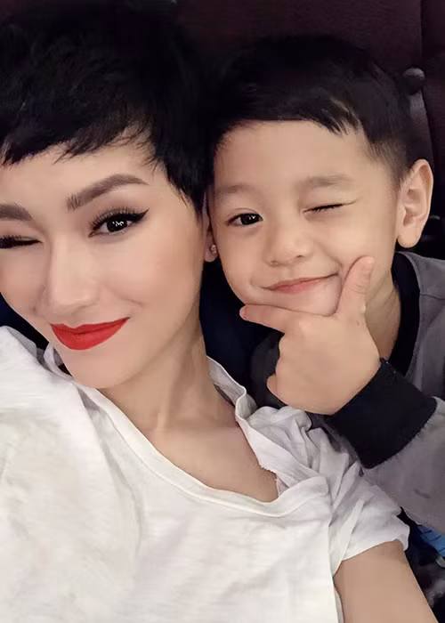 Bé Gia Huy là con trai của Trà My Idol và doanh nhân Tô Văn Đức.