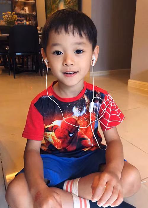 Mỗi khi Trà My Idol đăng ảnh con trai đầu lòng, nhiều nghệ sĩ để lại bình luận khen ngợi cậu nhóc ngày càng kháu khỉnh.