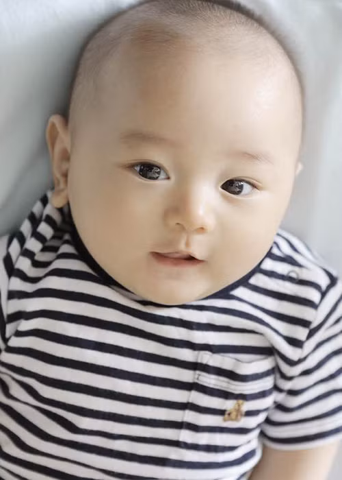 Hồi còn nhỏ, Gia Huy trông bụ bẫm giống cậu em trai chào đời cách đây ít tháng.