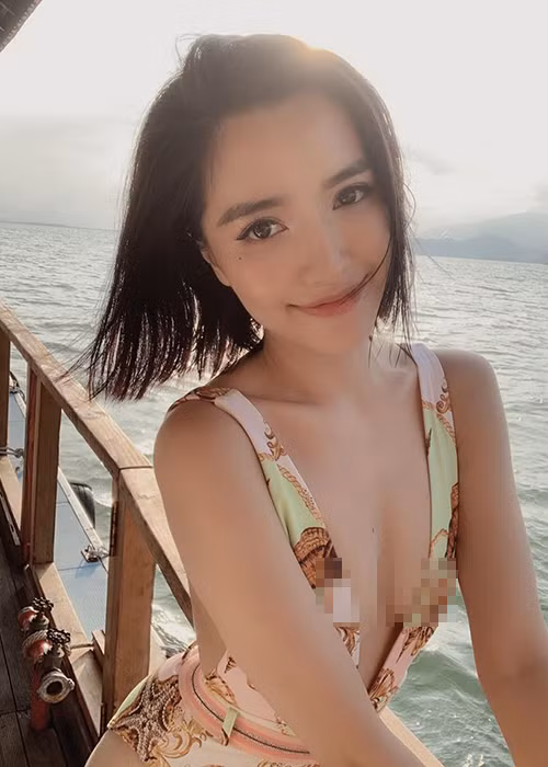 Người hâm mộ cho rằng tại sự kiện vừa qua, Bích Phương chỉ hát đè chứ không hát nhép.