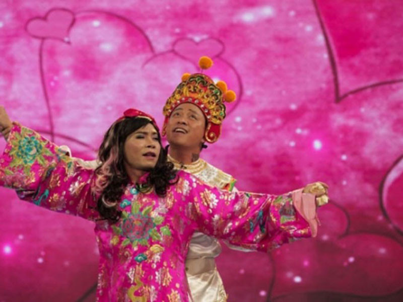 "Lần sau có ăn thì ăn cái bánh mỏng mỏng thôi, đừng ăn bánh dày rồi mang vạ", "không nhiều, chỉ thường xuyên thôi", "cỗ nào chẳng có thịt gà., đàn ông phải có đàn bà mới vui" là những câu nói ấn tượng của “cô Đẩu”.