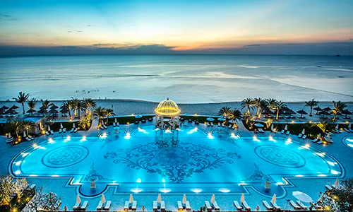 Dam cuoi Dong Nhi - Ong Cao Thang: Thue 10 biet thu cao cap phuc vu le cuoi-Hinh-2