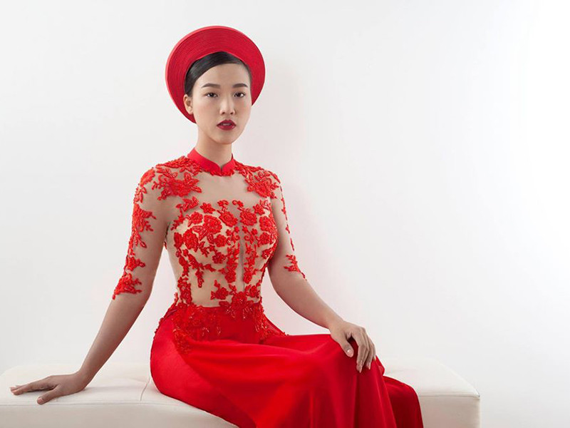 Theo ca sĩ Ái Phương chia sẻ trên Vietnamnet, Hoàng Oanh đi chụp ảnh cưới ở Yên Tử.