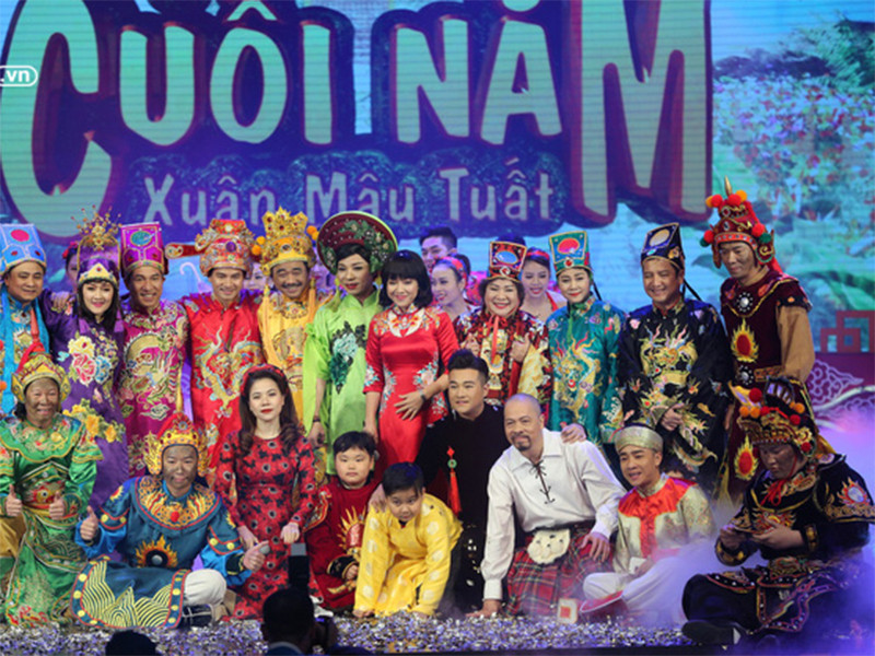 Tao quan dung san xuat, khan gia tiec hui hui, khong biet xem gi dem giao thua