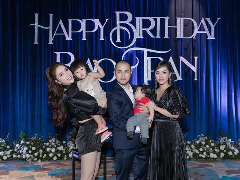 Trang Pilla từng chia sẻ về mối quan hệ chị dâu - em chồng: “Hầu như Trang và Bảo Thy nhắn tin, trò chuyện với nhau mỗi ngày từ cuộc sống gia đình, tình cảm cho đến công việc. Cả hai chị em cũng thường đi coi phim, shopping với nhau nên rất thân thiết”.