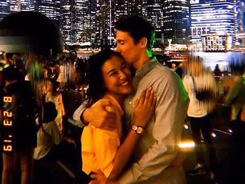 Hôn phu của Hoàng Oanh hiện làm việc ở Singapore. Ảnh: FBNV