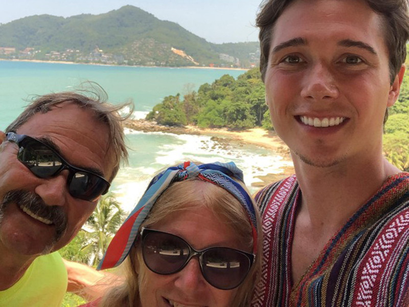 Vẻ điển trai ngời ngời của chồng sắp cưới Hoàng Oanh đốn tim nhiều người. Ảnh: Zing