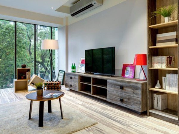 Mặc dù nội thất làm từ gỗ tái chế nhưng đã qua xử lý nên đảm bảo độ bền và hơn hết chính là yếu tố thoải mái cho người sử dụng.