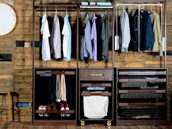 Tủ quần áo mở ngoài sự tiện lợi trong việc tìm kiếm quần áo còn giúp giảm áp lực không gian vì có thể được đặt ở bất kỳ vị trí nào trong nhà.