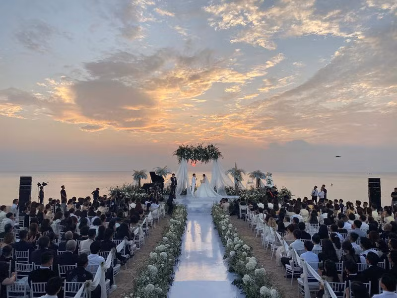 Dong Nhi bat khoc, Ong Cao Thang noi yeu vo trong hon le-Hinh-8