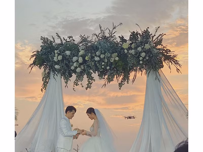 Dong Nhi bat khoc, Ong Cao Thang noi yeu vo trong hon le-Hinh-3