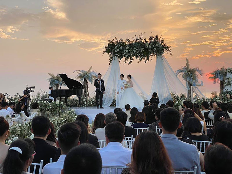 Dong Nhi bat khoc, Ong Cao Thang noi yeu vo trong hon le-Hinh-7