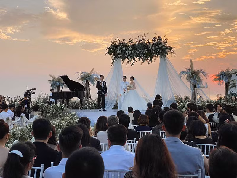 Dong Nhi bat khoc, Ong Cao Thang noi yeu vo trong hon le-Hinh-7