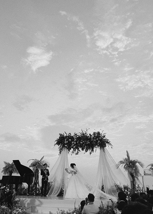 Dong Nhi bat khoc, Ong Cao Thang noi yeu vo trong hon le-Hinh-9