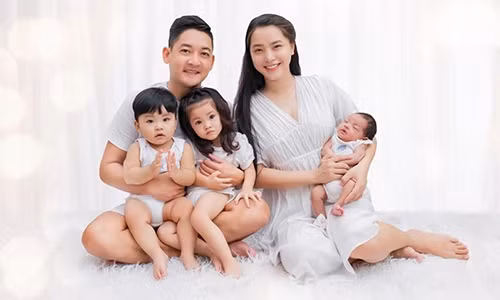 My nhan Viet duoc chong tang nha lau, xe hoi vi 