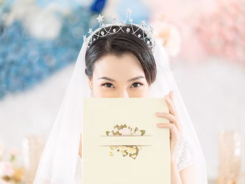 Trước hạnh phúc của Hoàng Oanh, người hâm mộ bày tỏ sự vui mừng cho nữ MC xinh đẹp, tài năng này.