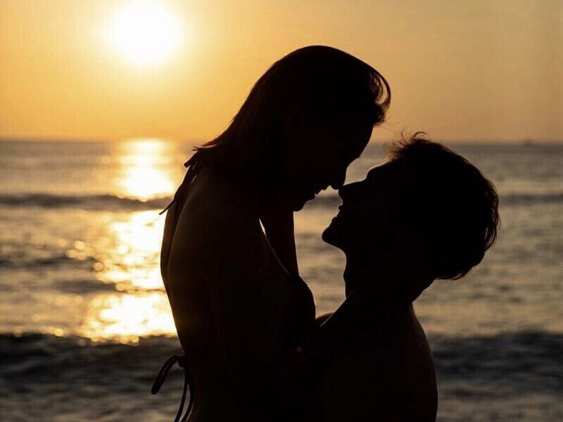 Hoàng Oanh kể bạn trai là người đàn ông kiên nhẫn nhất thế giới. "Dù mình có nổi nóng bao nhiêu, có chạy nhảy bao lần rồi về ông vẫn y chang như vậy, lạnh lùng, lý trí, quyết tâm, độc lập, bình tĩnh và bình đẳng", nữ MC chia sẻ.