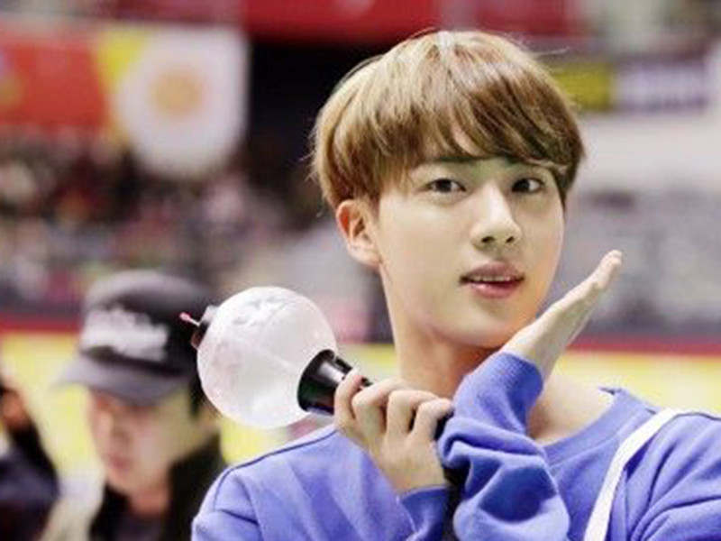 Jin cũng từng gặp tai nạn khi tham gia chương trình Idol Star Championships Athletic. Được biết, trái bóng đập vào mũi của Jin khiến anh bị chảy máu không ngừng.