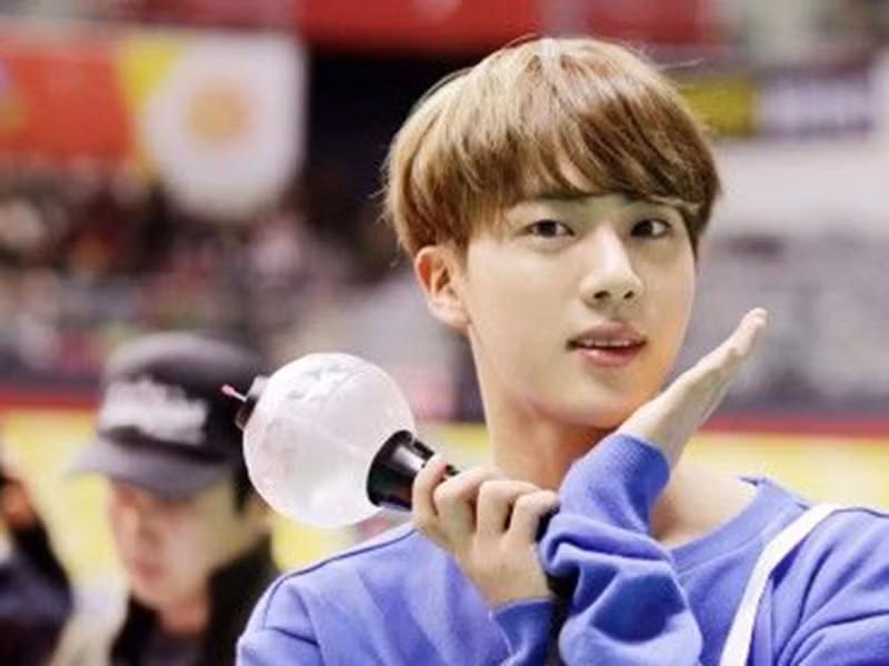 Jin cũng từng gặp tai nạn khi tham gia chương trình Idol Star Championships Athletic. Được biết, trái bóng đập vào mũi của Jin khiến anh bị chảy máu không ngừng.