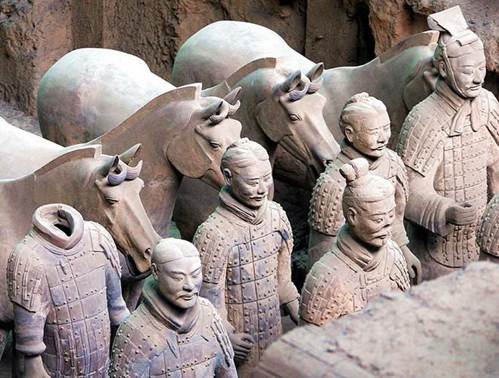 Đặc biệt là khu vực đặt hài cốt của hoàng đế giống như "một ngọn đồi chưa ai có thể chạm tới" mà các nhà khoa học, khảo cổ và sử học khao khát kiếm tìm và giải mã.