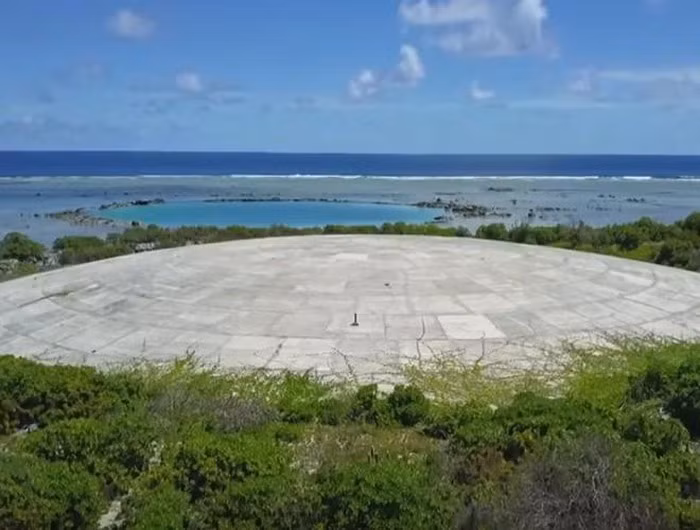 Đảo Bikini là một hòn đảo ở trung tâm Thái Bình Dương, đây là khu vực từ lâu đã bị coi là "vùng đất chết" do hậu quả của những cuộc thử nghiệm nổ bom hạt nhân vào giữa thế kỉ trước để lại.