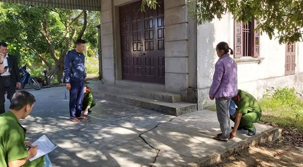 Phut trai long cua nguoi me 3 con sat hai chu thau xay dung luc rang sang-Hinh-7