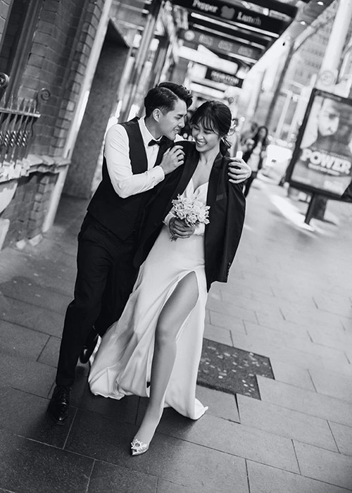 "Sẽ có những chặng đường mới, những thử thách mà cả hai sẽ không biết trước được...chỉ cần... '...đừng suy nghĩ, hãy cùng đi, chiếc nhẫn này anh xin hứa bất cứ gì...' và Nhi luôn tin vào điều đó", Đông Nhi tâm sự.