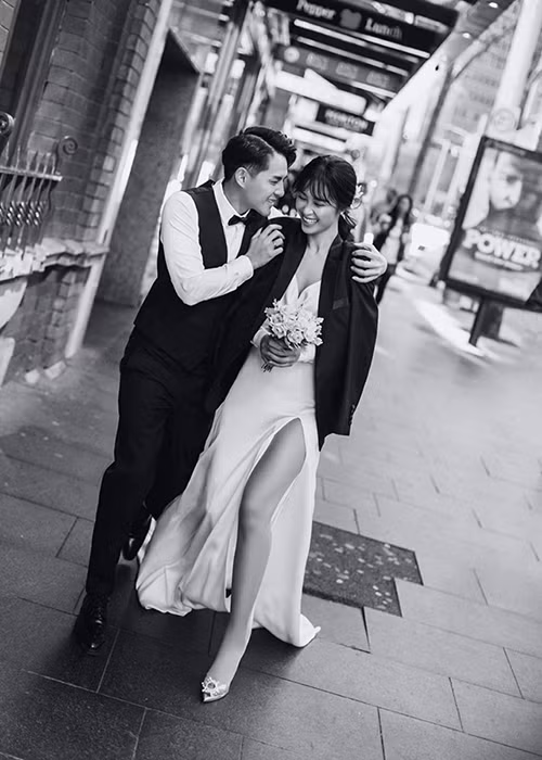 "Sẽ có những chặng đường mới, những thử thách mà cả hai sẽ không biết trước được...chỉ cần... '...đừng suy nghĩ, hãy cùng đi, chiếc nhẫn này anh xin hứa bất cứ gì...' và Nhi luôn tin vào điều đó", Đông Nhi tâm sự.