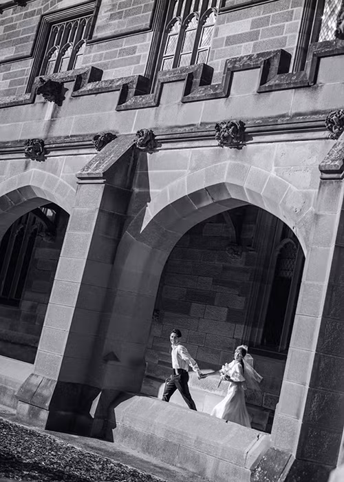 Loạt ảnh cưới của Đông Nhi và Ông Cao Thắng được lồng ghép trong bài nhạc "Ngày đôi ta là của nhau" vừa ra mắt.