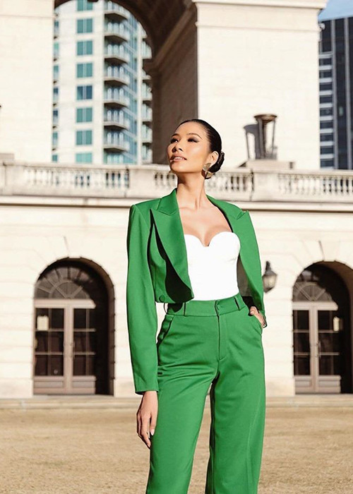 Hình ảnh Hoàng Thùy gợi cảm nhanh chóng nhận được sự chú ý của người hâm mộ.