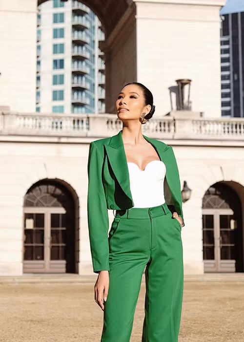 Hình ảnh Hoàng Thùy gợi cảm nhanh chóng nhận được sự chú ý của người hâm mộ.