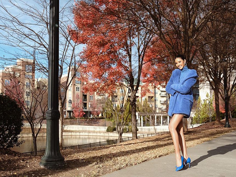 Từ Mỹ, Á hậu Hoàng Thùy liên tục cập nhật hình ảnh đến khán giả.