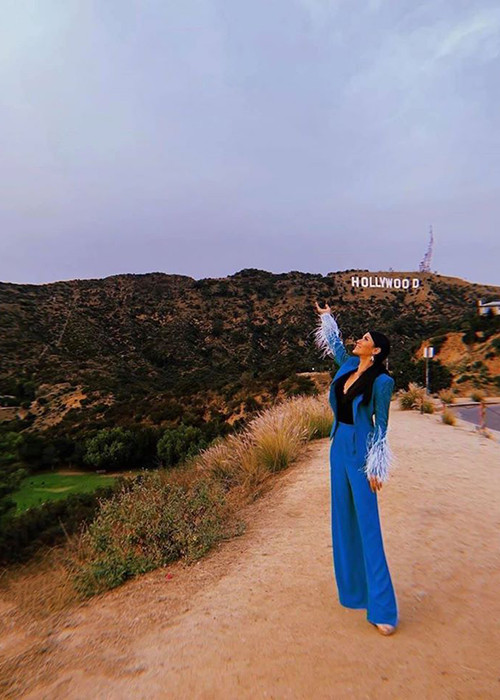 Đại diện Philippines khoe ảnh đặt chân đến cuộc thi.