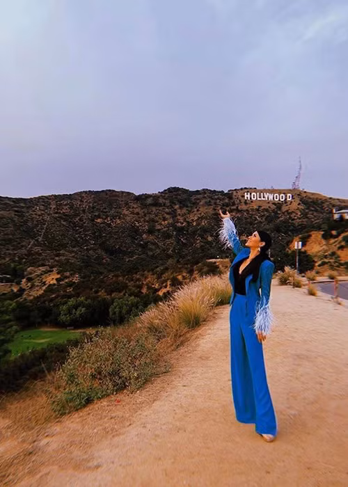 Đại diện Philippines khoe ảnh đặt chân đến cuộc thi.