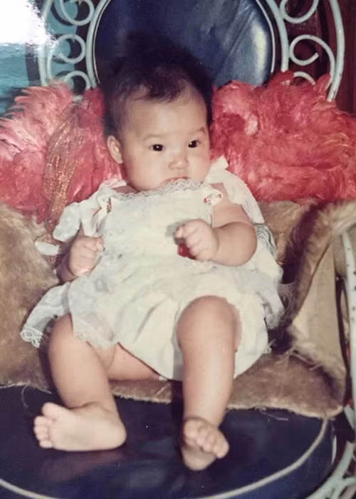 Ngay từ bé, Hoàng Oanh đã rất xinh xắn, đáng yêu.