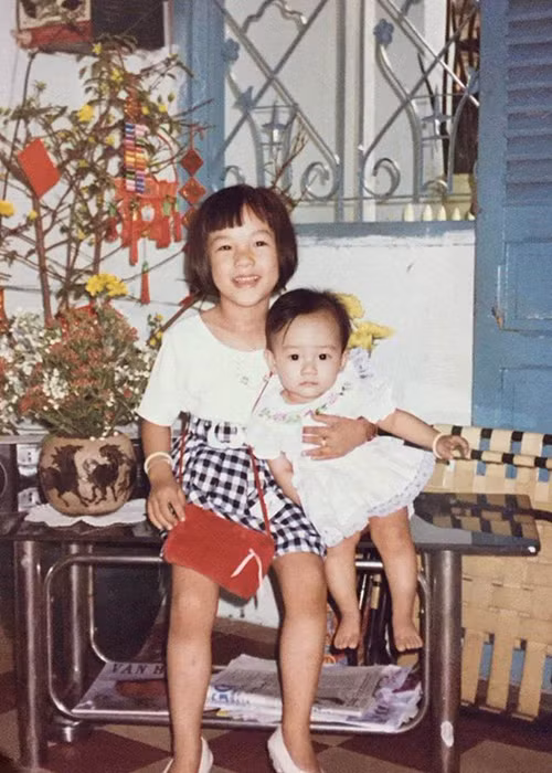 Ở tuổi lên 6, cô cao hơn nhiều bạn bè cùng trang lứa.