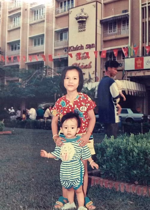 Hoàng Oanh càng lớn càng xinh xắn.