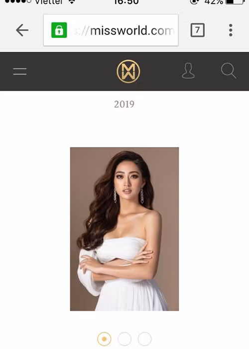 Trên trang chủ của Miss World - Hoa hậu Thế giới 2019, Hoa hậu Lương Thùy Linh xuất hiện với hai hình ảnh đối lập.