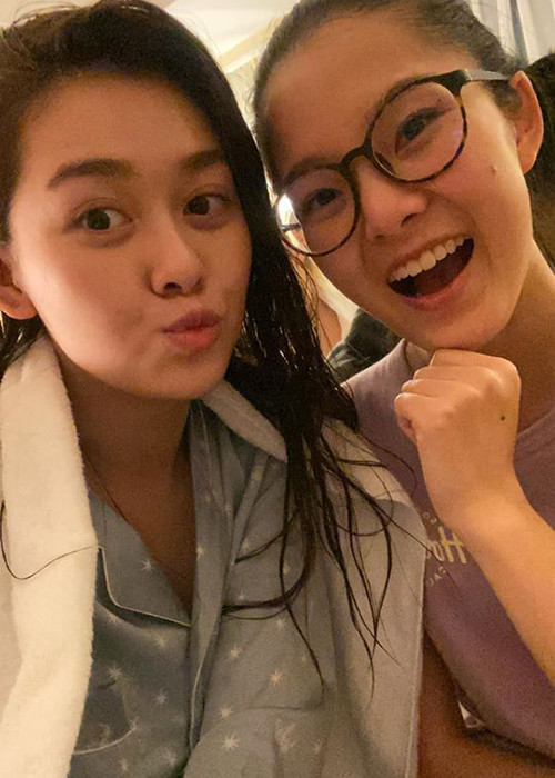 Nàng á hậu cố gắng tham gia các hoạt động dù bị sốt cao, đau đầu.