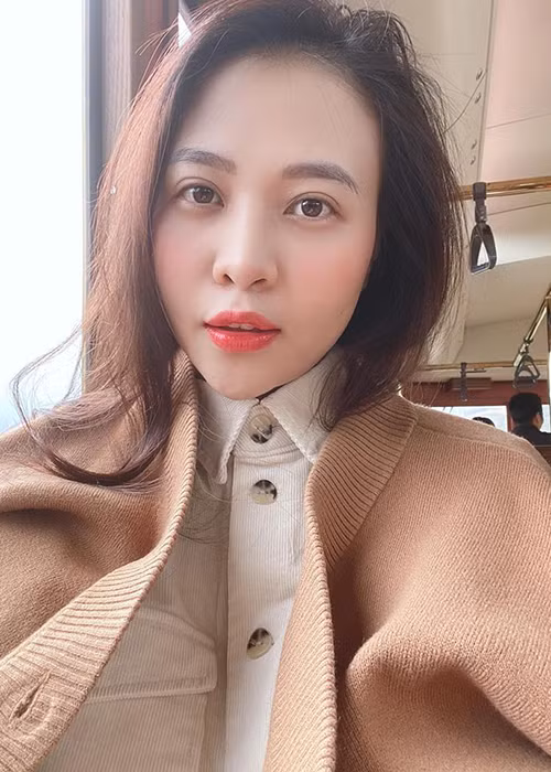 Sau 4 tháng lấy chồng, Đàm Thu Trang đẹp mặn mà hơn trông thấy. Không ít lần, trên mạng xã hội, Cường Đô la công khai khen vợ xinh đẹp.