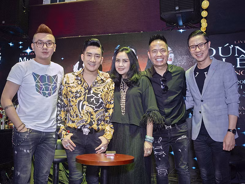 Trên trang cá nhân, diva tiết lộ cô duy trì thói quen sinh hoạt điều độ, tập thiền và tìm đến công nghệ trẻ hóa da. Ảnh: Thế giới người nổi tiếng