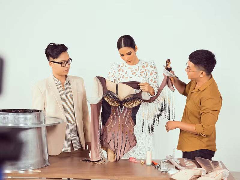 Cafe phin sữa đá mang nét văn hóa uống cafe bằng phin độc đáo chỉ có ở Việt Nam.