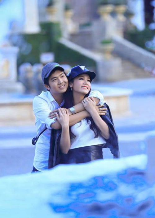 "Mệt mỏi cỡ nào chỉ cần thấy anh này là "khỏe re" liền. Yêu lắm thương lắm", nữ diễn viên viết về chồng.