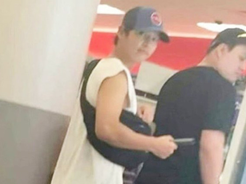 Giống vợ cũ, Song Joong Ki làm những điều mình thích hậu ly hôn như đi du lịch, gặp gỡ bạn bè bên cạnh thời gian dành cho công việc.