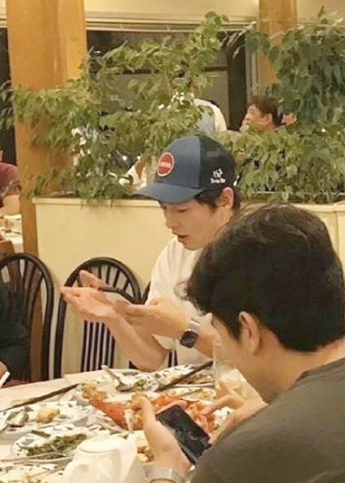 Nam diễn viên điển trai, tăng cân sau thời gian bị chê gầy gò, hốc hác. Mời quý độc giả xem video "Song Hye Kyo ly hôn Song Joong Ki". Nguồn VTC