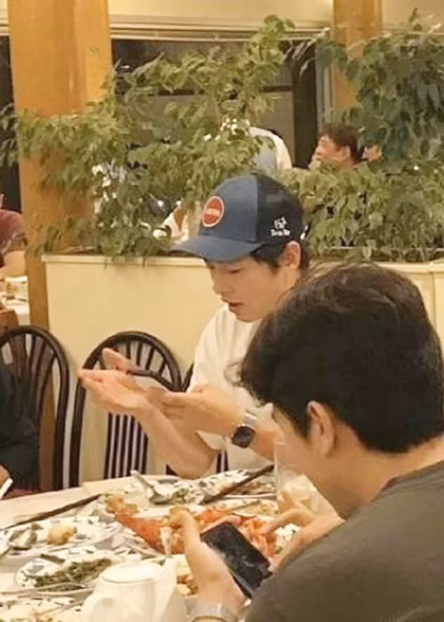 Nam diễn viên điển trai, tăng cân sau thời gian bị chê gầy gò, hốc hác. Mời quý độc giả xem video "Song Hye Kyo ly hôn Song Joong Ki". Nguồn VTC