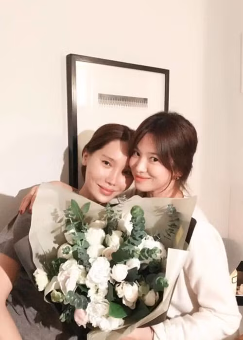 Sau 4 tháng ly hôn, Song Hye Kyo dường như đã trở lại cuộc sống thường nhật.