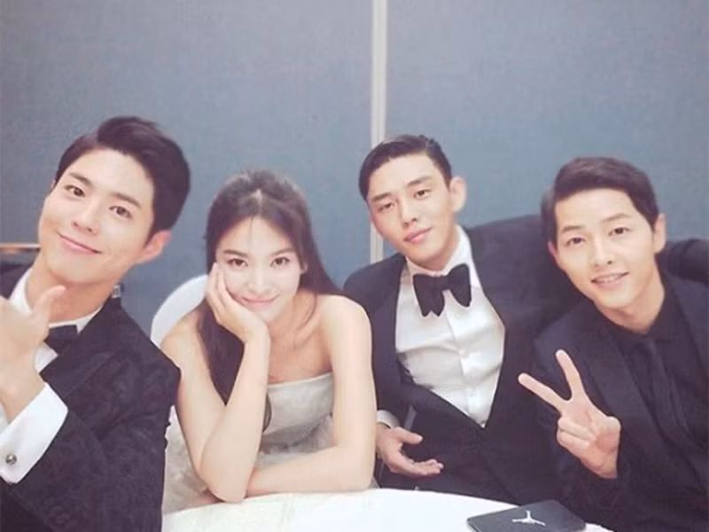 Hình ảnh Song Hye Kyo và Song Joong Ki bên Yoo Ah In khi đôi uyên ương còn hẹn hò.