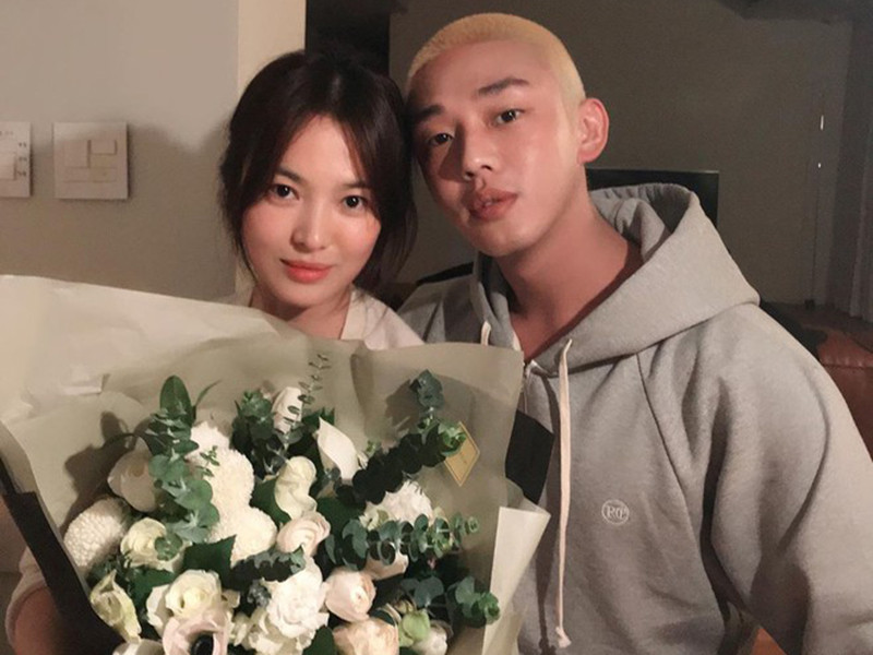 Yoo Ah In là đàn em được Song Hye Kyo quý mến trong showbiz Hàn.